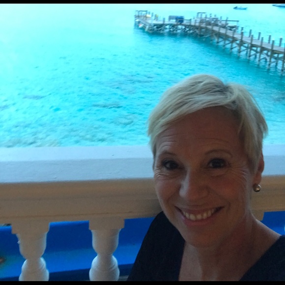 Meet your Posher, Louise - Picture 1 of 1